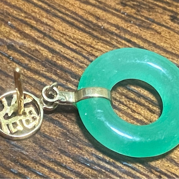 14 KT Gold Jade (tested) Earrings and a Jade Ring, size 6 1/2. - Picture 5 of 9